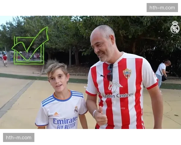 转播花絮:场边摄像机捕捉到皇马教练组使用平板电脑进行实时战术分析 转播花絮:场边摄像机捕捉到皇马教练组使用平板电脑进行实时战术分析