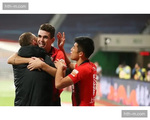 海港边路进攻依赖个人突破，团队协作不足影响传中成功率